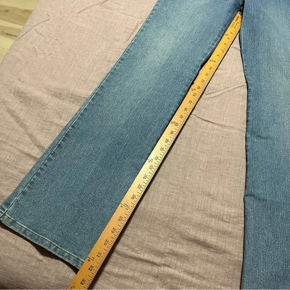 Very Vera Y2k low rise bootcut Jeans Women's Size 4 Light Wash Embellished 90s - Picture 3 of 8